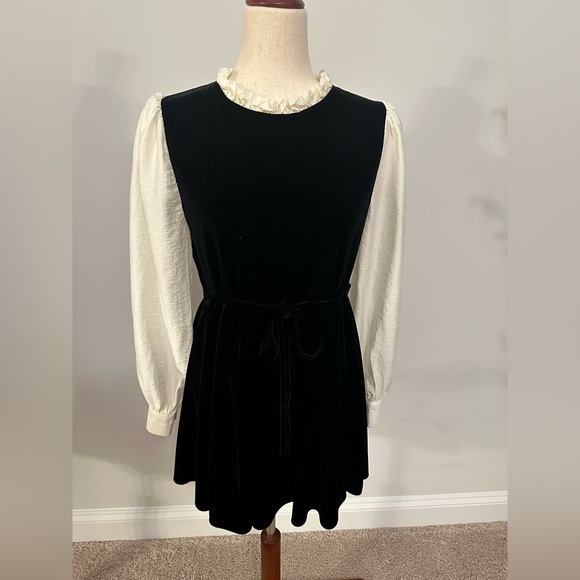 Korean Dress ♥️ - Picture 1 of 2